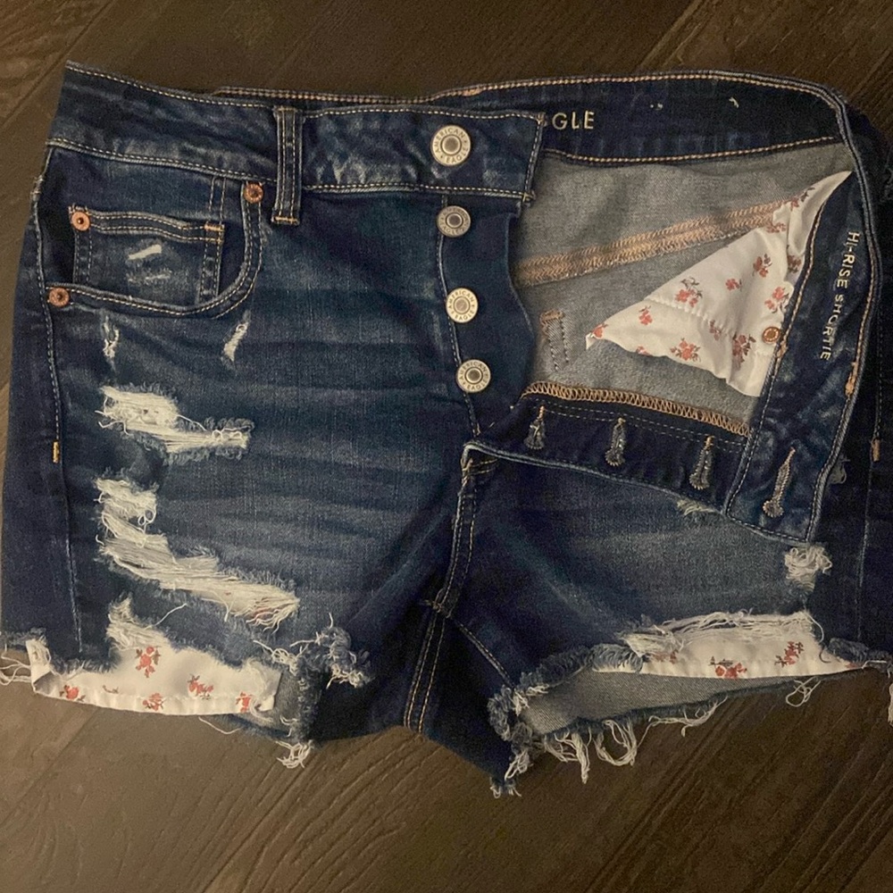 American eagle shortie short with little flowers on pockets .